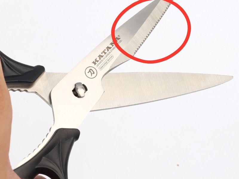 Thiết kế răng cưa ở lưỡi kéo