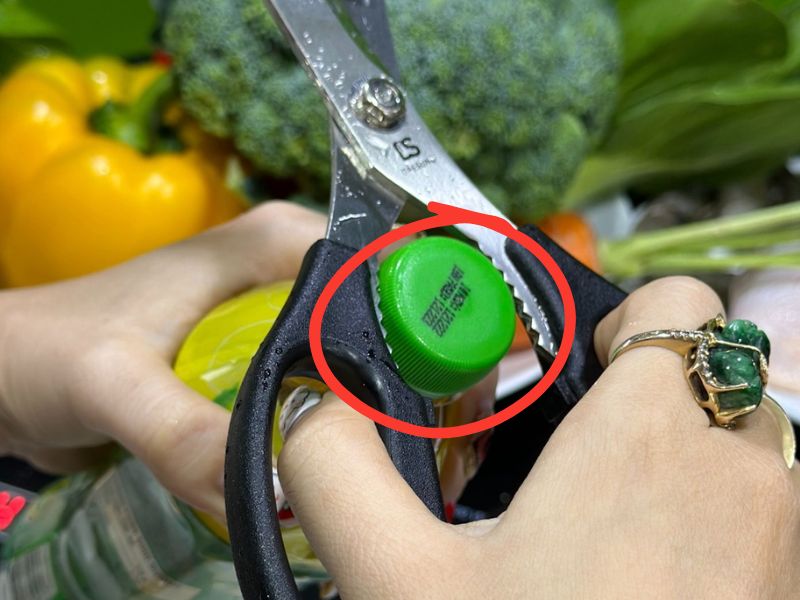 Răng cưa trên quai kéo