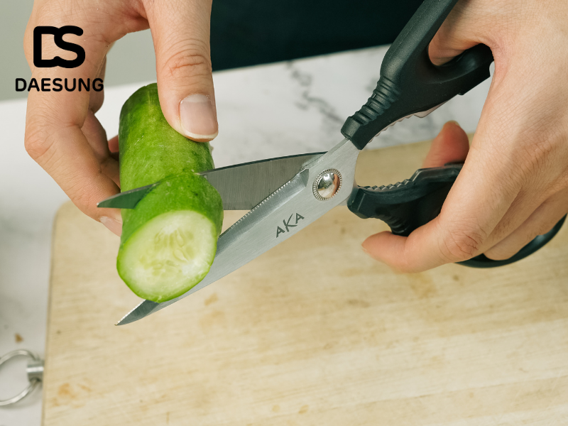 Cách chọn kéo gia dụng phù hợp
